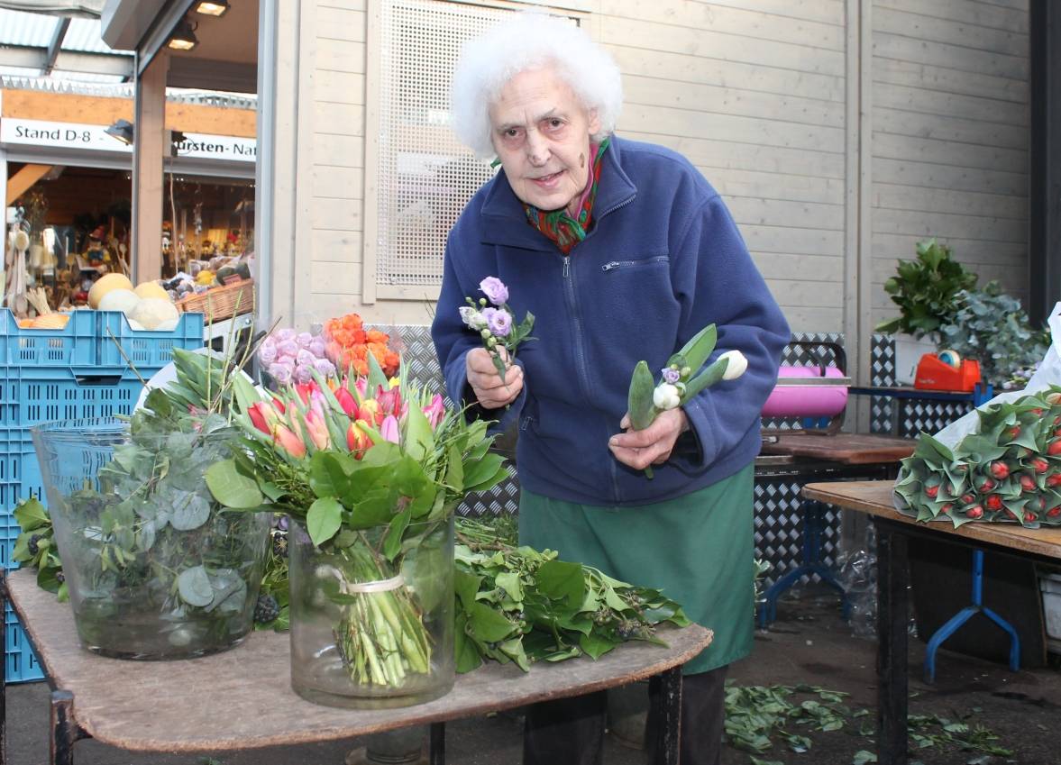  Markthändlerin Gertrud Röckrath (81) ist seit fast 70 Jahren auf dem Carlsplatz. 