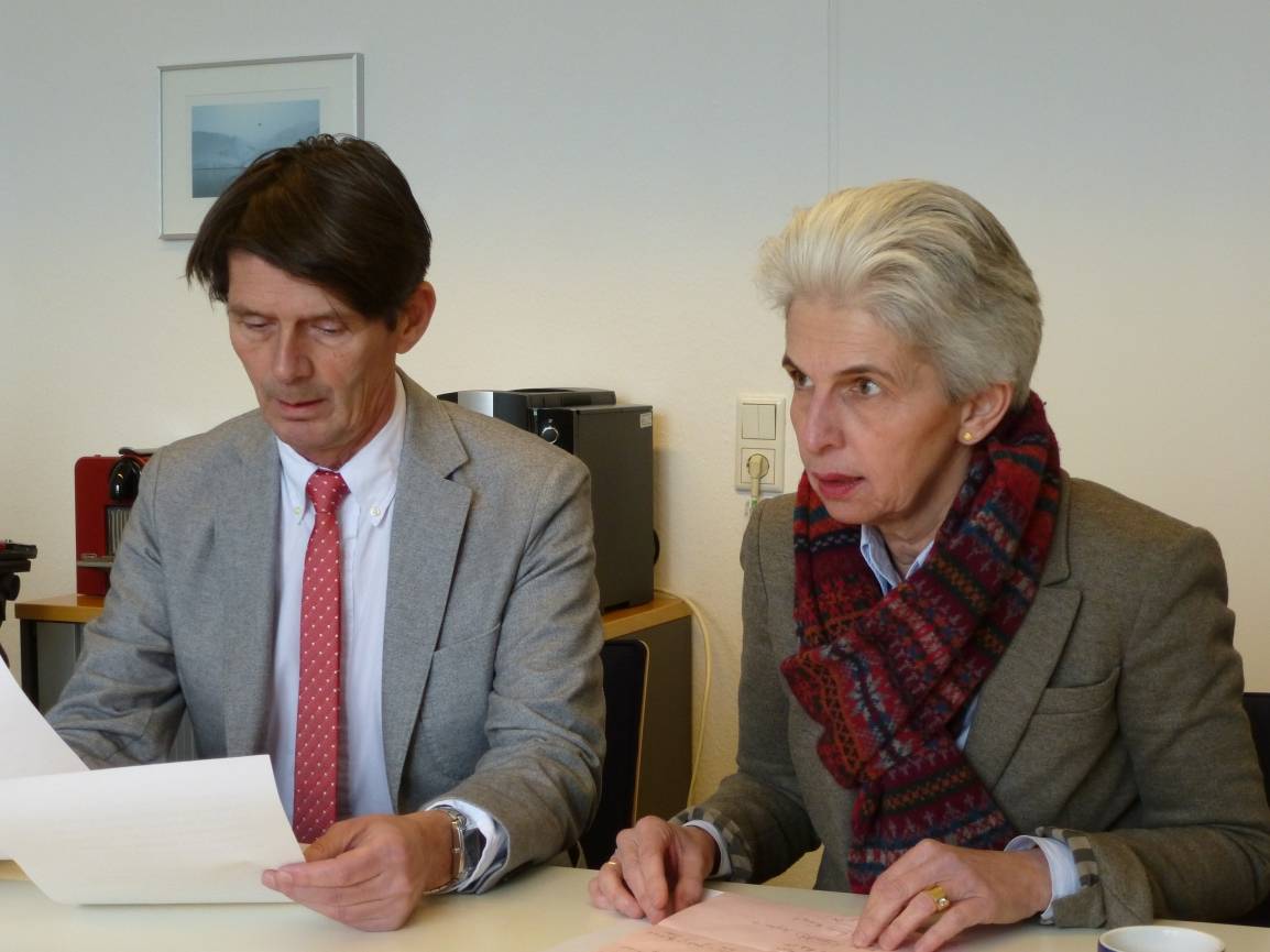  "Wir geben dieser Verwaltung mit der Ampel noch ein halbes Jahr. Und dann heißt es 'Tschüss'." - Manfred Neuenhaus und Dr. Marie-Agnes Strack Zimmermann von der FDP. 