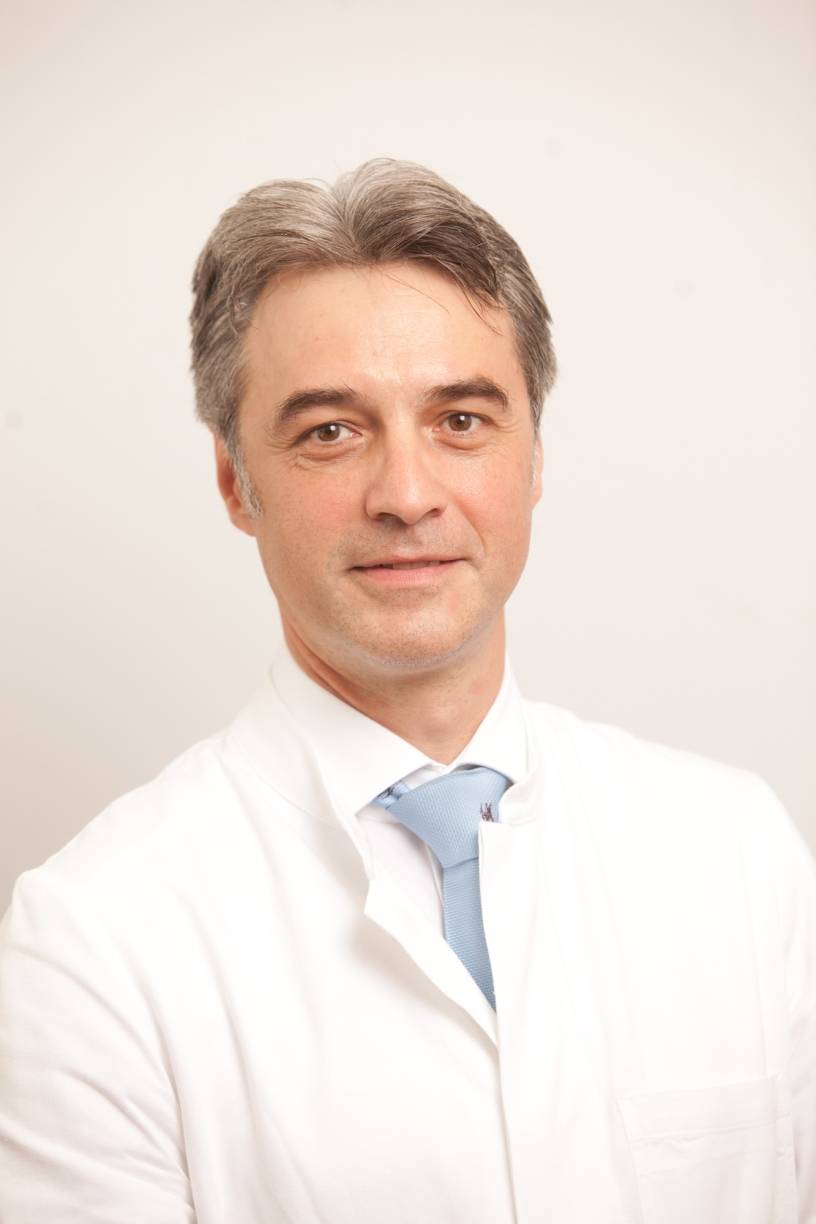  Dr. med. Konstantinos Zarras, Leiter des Zertifizierten Darmkrebszentrums am Marienhospital Düsseldorf. 