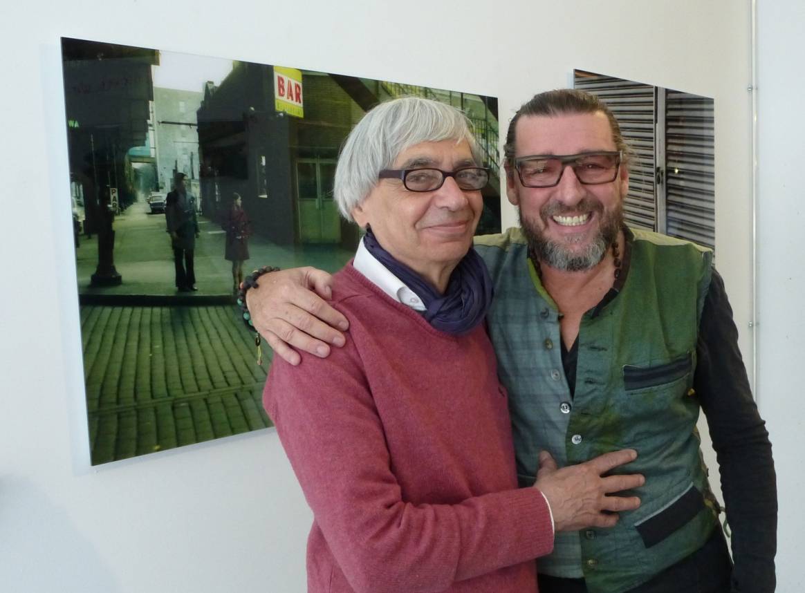  Der bildende Künstler Pete Marifoglou (li.) aus New York und Wolfgang Sohn, Initiator der Photo Popup Fair im Stilwerk. 