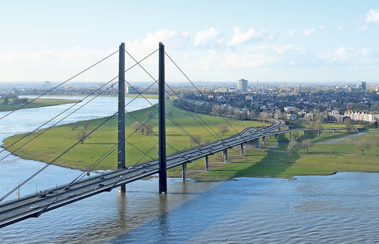 Vom anderen Ufer - Die rechtsrheinische Kolumne fürs Linksrheinische: 105 Pfützen und ein Venetienplatz
