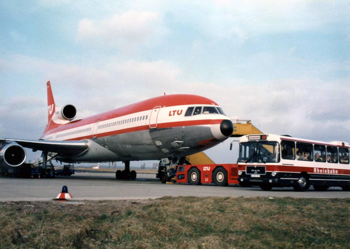 Mit dem Bus zum Flug