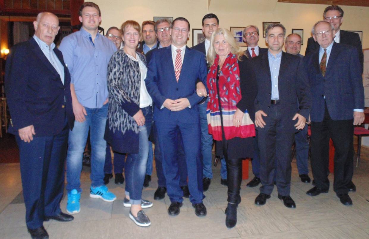  Der neue Vorstand der CDU Lohausen/Stockum von links nach rechts: Klaus Laepple, Rami Foerster, Frank Scheulen, Judith Foerster, Michael Thimm, Peter Foerster, Stefan Golißa, Alexander Giannakis,Petra Pawig, Thomas Fellmerk, Mirko Blüming, Maurizio Scardino, Alfred Gilbers und Thomas Gerdes. 
