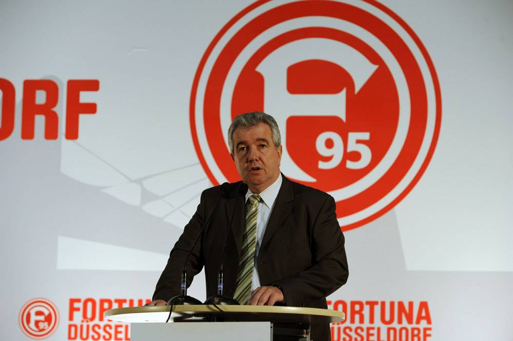  DFB-Vizepräsident Peter Frymuth, hier noch als Fortuna-Vorstand, begründet die Testphase der 4. Einwechslung in einer Pokalspiel-Verlängerung auch mit der hohen Belastung der Profikicker. 