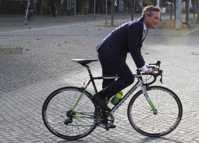  Stieg im Rahmen der Tour de France-Berichterstattung in Düsseldorf auch schon selbst aufs Rennrad.  