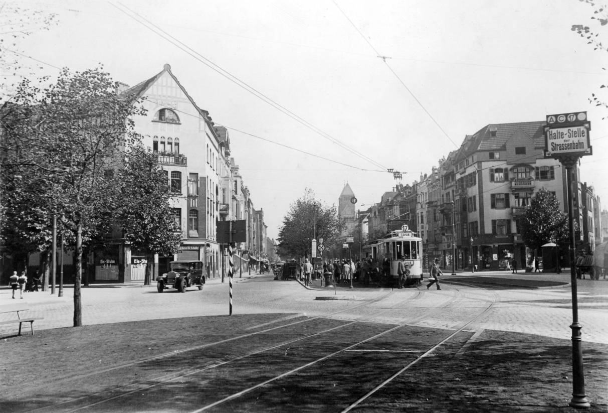 Ende der 20er Jahre: Belsenplatz mit Bahn und Eis-Stube