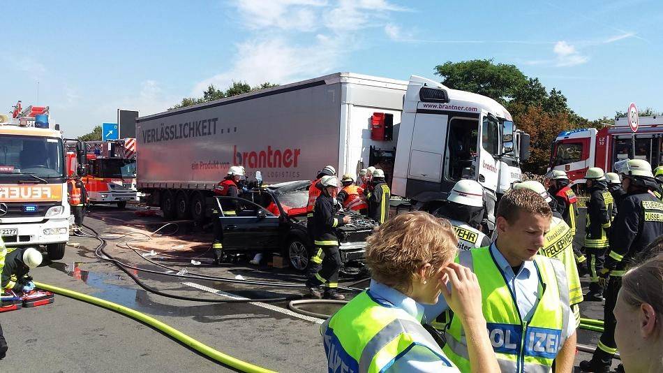 Schwerer Unfall auf der Fleher Brücke