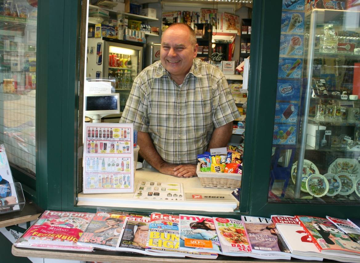  "Wo geht's denn hier zum Kölner Dom?" Eine typische Touristen-Frage, die Ralf Eiseler im Kö-Kiosk am Corneliusplatz nicht mehr aus der Ruhe bringen kann. 