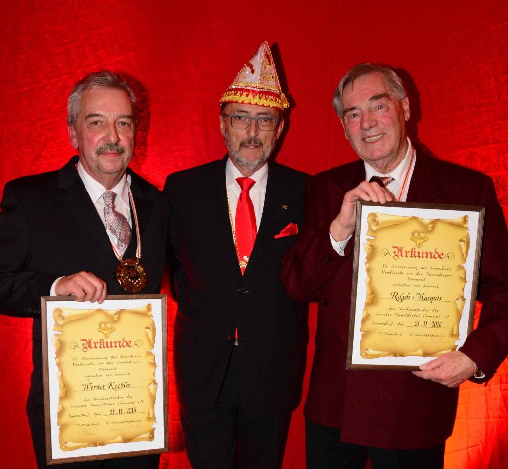  CC-Präsident Michael Laumen (Mitte) ehrte Werner Kochler und Ralph Marquis (re.). 