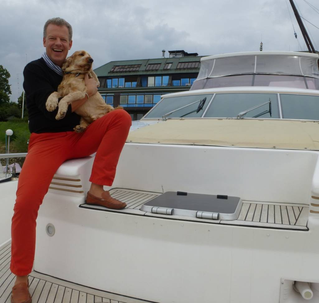  Sascha und sein Hund Skipper - zwei echte Freunde, die das Bordleben lieben. 