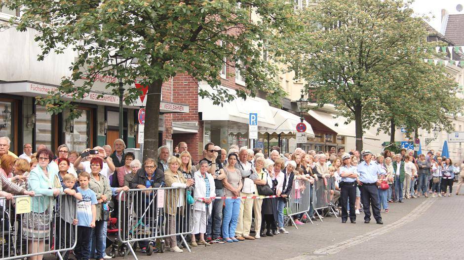 Dicht an dicht kurz vor der Parade um 16 Uhr: Das Gerresheimer...