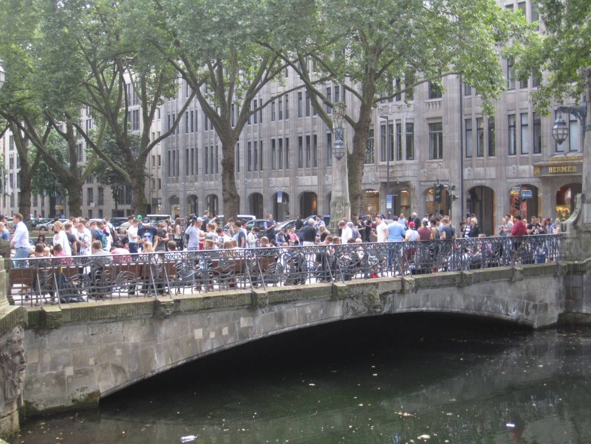  An manchen Tagen sollen sich bis zu 600 Spielern auf der Girardet-Brücke getroffen haben. 