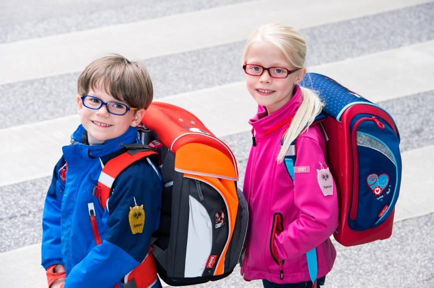 Sicher auf dem Schulweg: Kostenlose Blinkis für Erstklässler