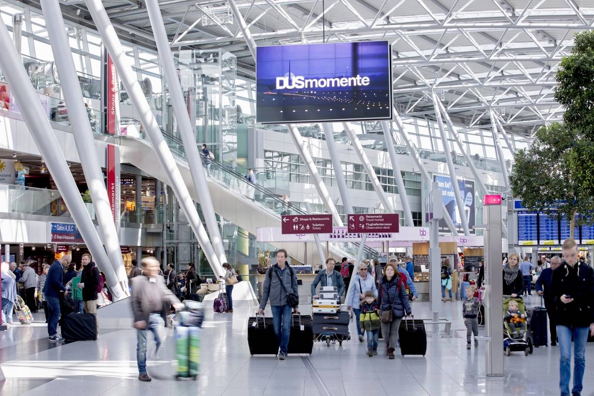 Düsseldorfer Airport nimmt deutschlandweit größte Flughafen-Indoor-Werbefläche in Betrieb