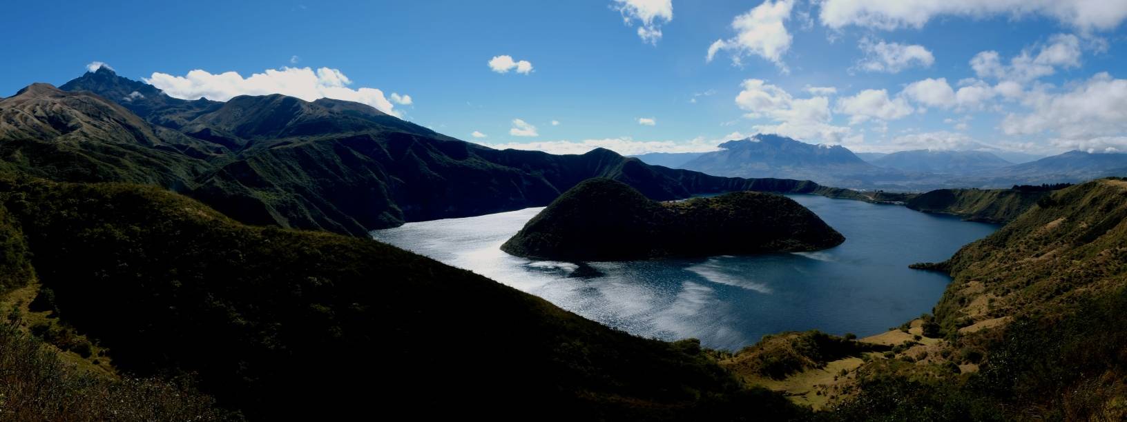  Beeindruckende Landschaften Südamerikas: Am Fuße des erloschenen Vulkans Cotacachi in Ecuador in den Anden liegt der Vulkansee Cuicocha. Lars Terlinden erinnert sich nicht nur an atemberaubende Panoramen: „Südamerika als Vegetarier - das ist nicht möglich! 