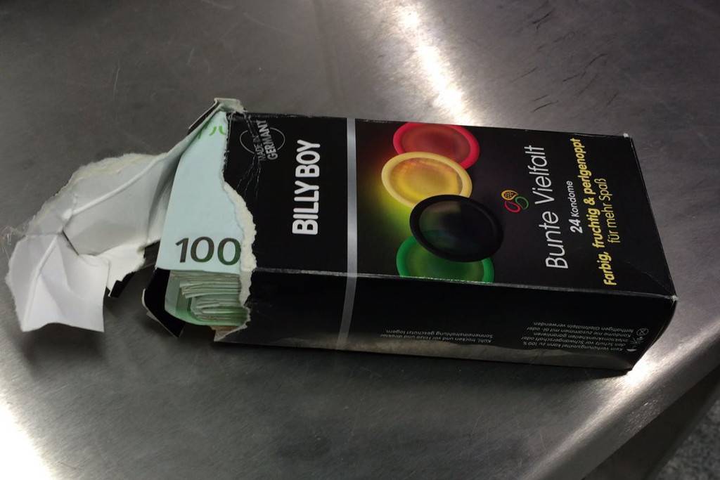  In dieser Kondomverpackung wollte ein Mann Bargeld in die Türkei schmuggeln.  