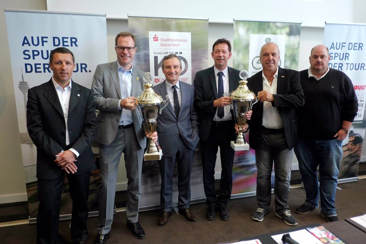  Sven Teutenberg vom Projektbüro Grand Départ (von li.), Verkehrsdezernent Dr. Stephan Keller, OB Thomas Geisel, Stadtdirektor Burkhard Hintzsche, Günter Schabel vom Bund Deutscher Radfahrer und Sascha Grünwald vom SG Radschläger stellen den ersten Düsseldorfer Radsporttag vor. 
