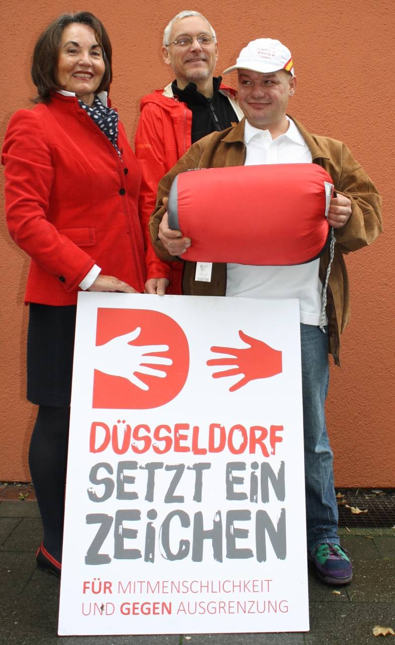 BürgerStiftung spendet 100 Schlafsäcke für Obdachlose
