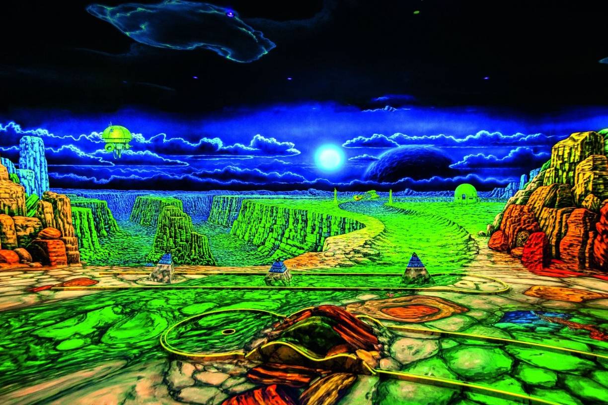  In den Glowing Rooms tauchen die Spieler in eine neonfarbene Weltraumwelt ein.  