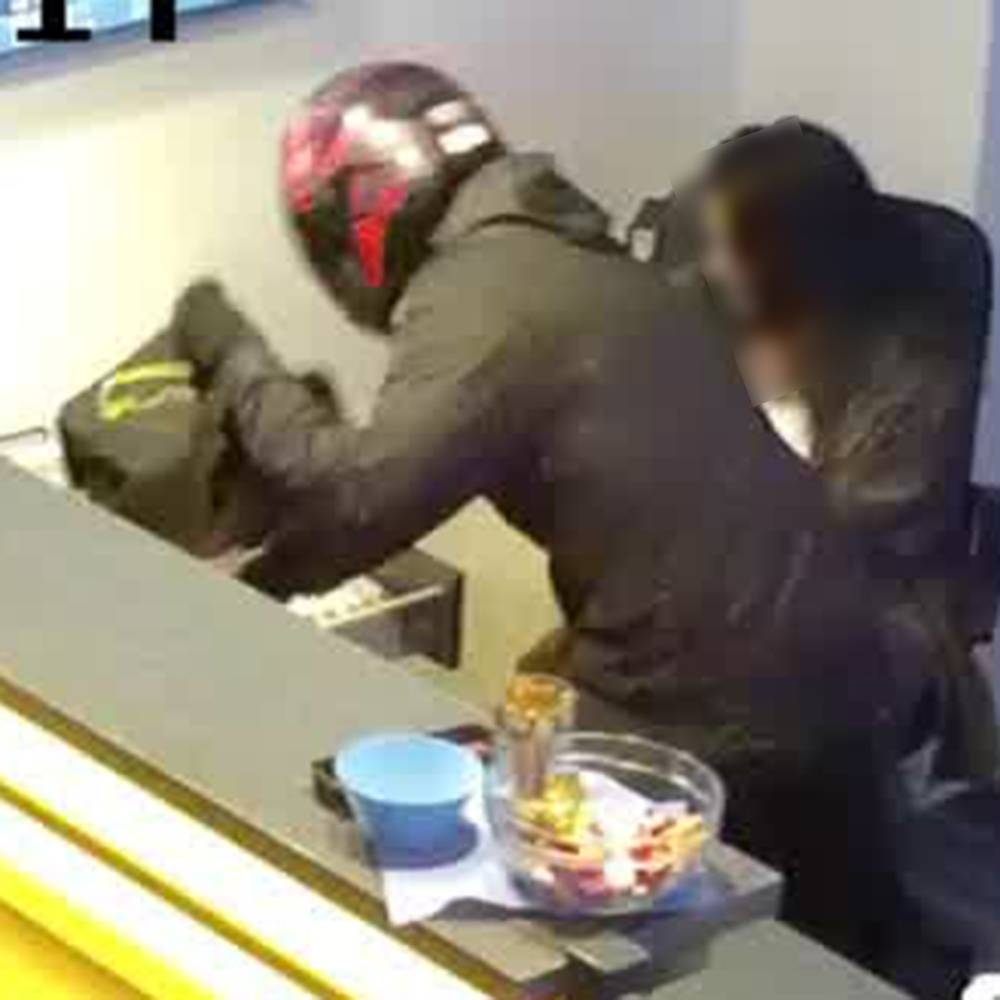 Nach bewaffnetem Raub in Wettbüro in Unterbilk: Polizei fahndet mit Foto