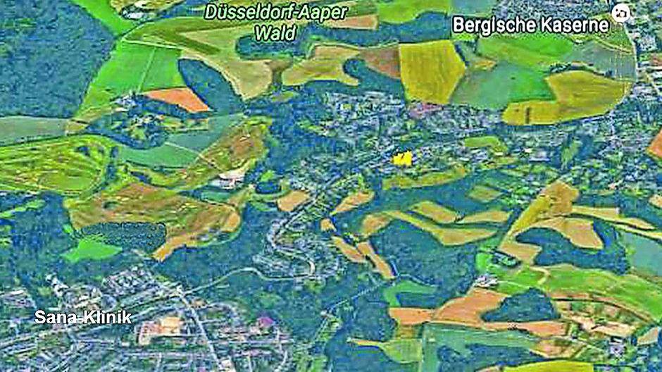  Am unteren Bildrand ist das Krankenhaus zu sehen, rechts oben die Bergische Kaserne. 