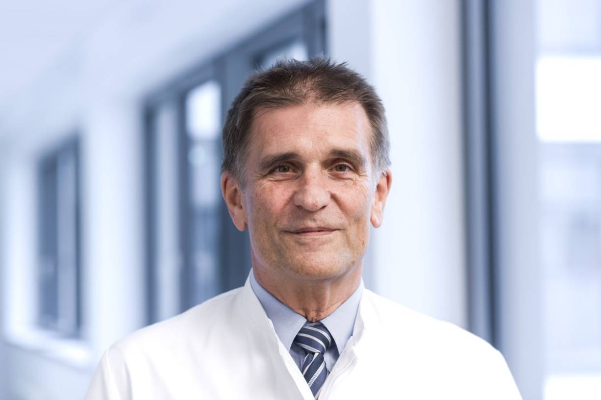  Chefarzt Prof. Dr. Werner Meier. 