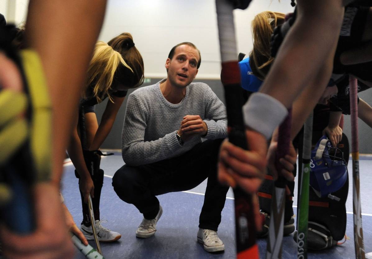  Nico Sussenburger, Coach der Hockey-Damen des Düsseldorfer HC, ist in der Kategorie "Trainer des Jahres" nominiert. Doch auch seine Mädels spielen eine bedeutende Rolle. 