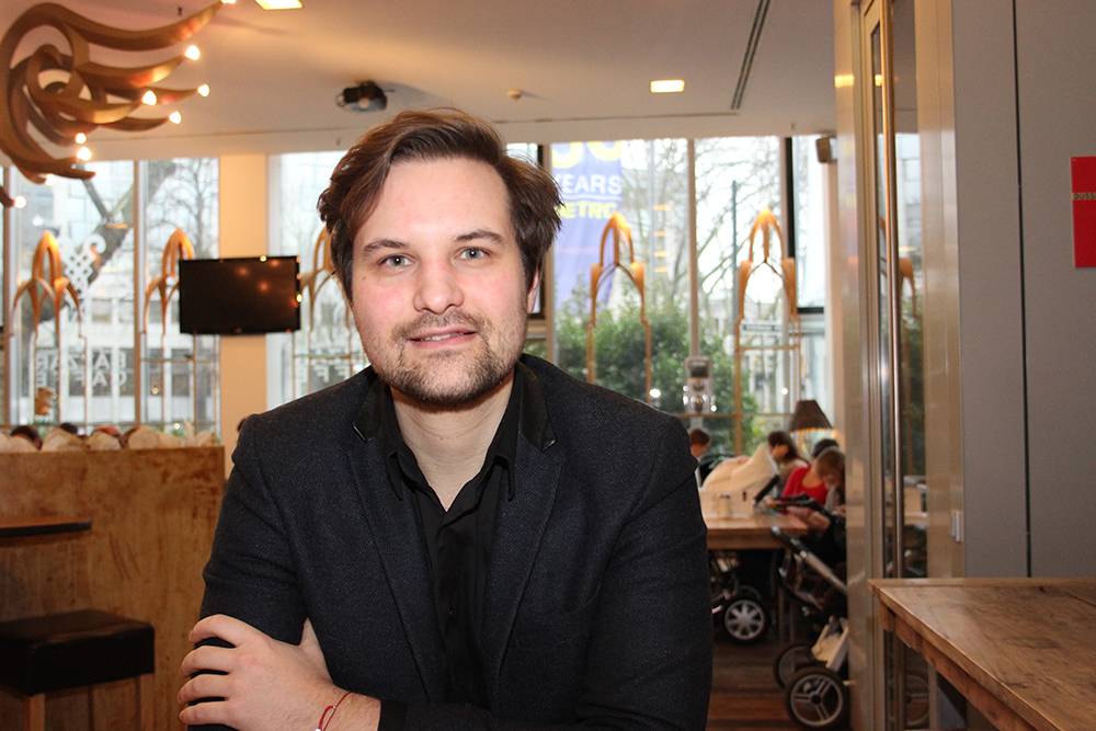  Michael Krisch kommt den Besuchern vom InterConti an der Kö mit Magie. 
