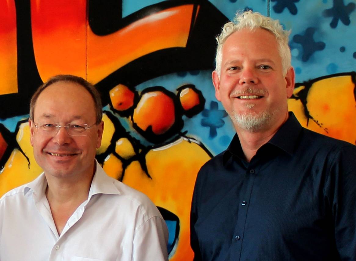  Peter von der Forst (l.), Geschäftsführer der Aidshilfe Düsseldorf, mit Sascha Sell, Geschäftsführer von anyMOTION. 