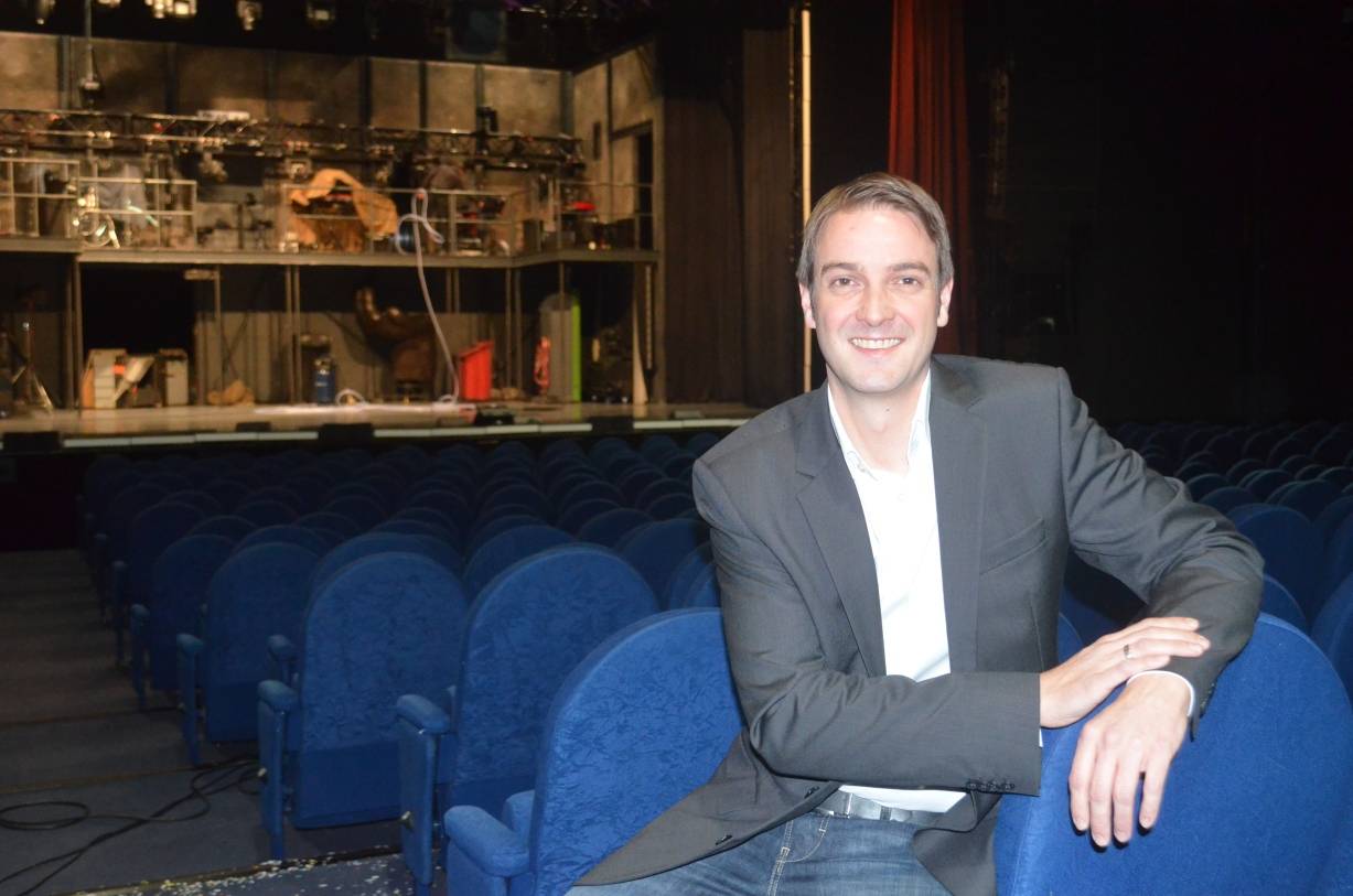  Henning Pillekamp im großen Theatersaal des Capitol. Der 35-Jährige stellte sich als neuer Theaterleiter für die Mehr Entertainment im Capitol vor. 