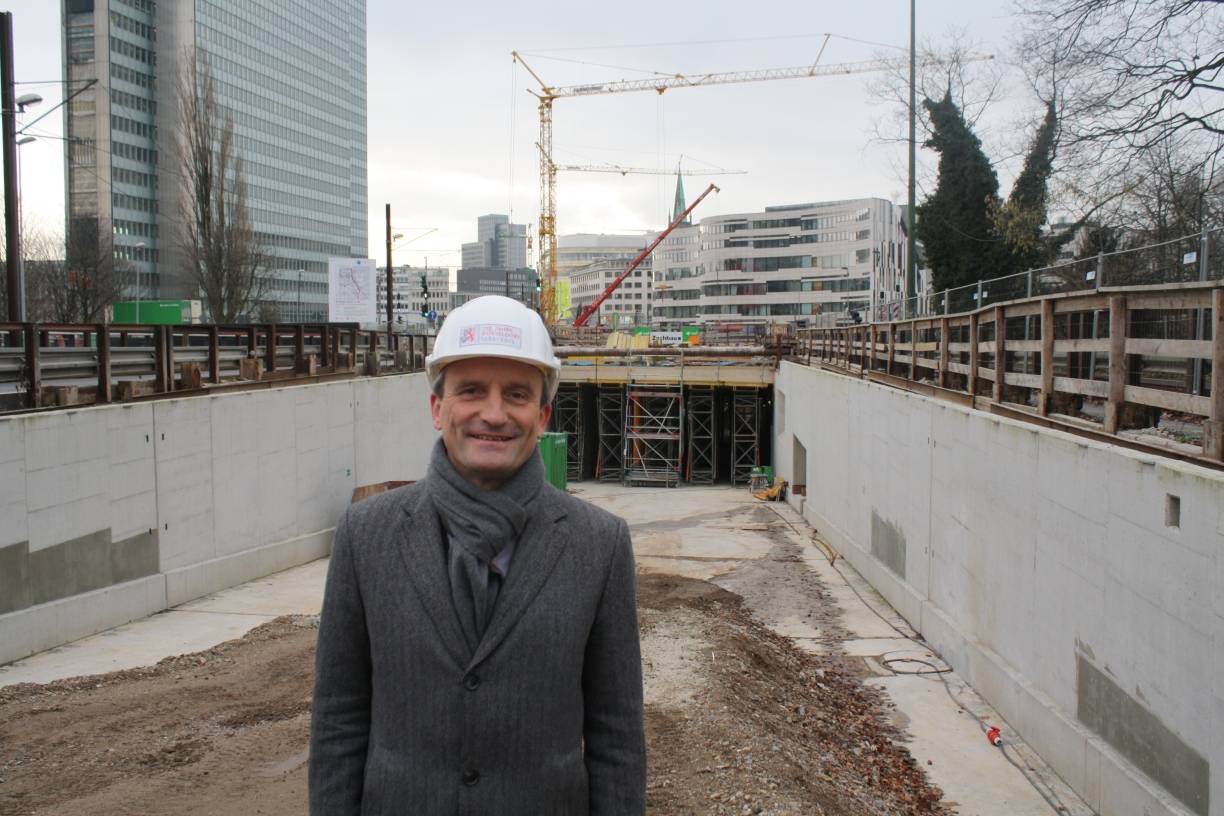  Oberbürgermeister Thomas Geisel ist mit den Baufortschritten am Kö-Bogen-Tunnel zufrieden. 