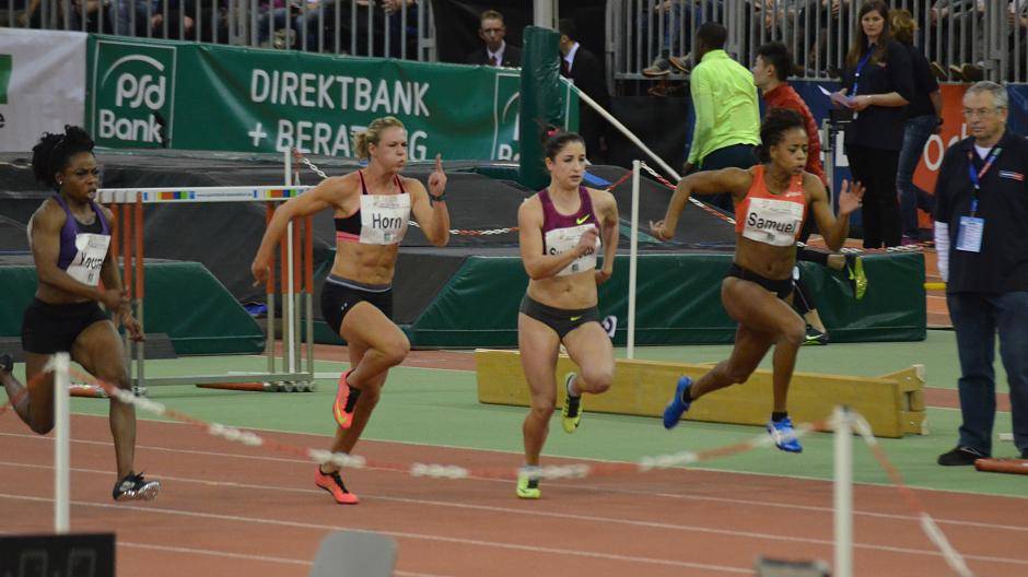 Bei den Frauen gewinnt die Südafrikanerin Carina Horn die 60 Meter in 7,21...