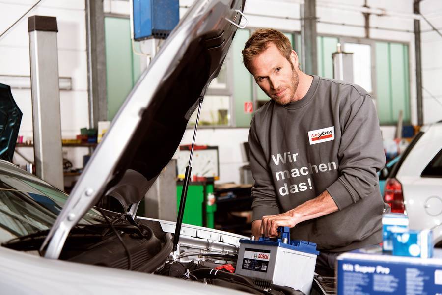  Geraden in der kalten Jahreszeit beugt ein regelmäßiger Batteriecheck in der Werkstatt ärgerlichen Pannen vor. 