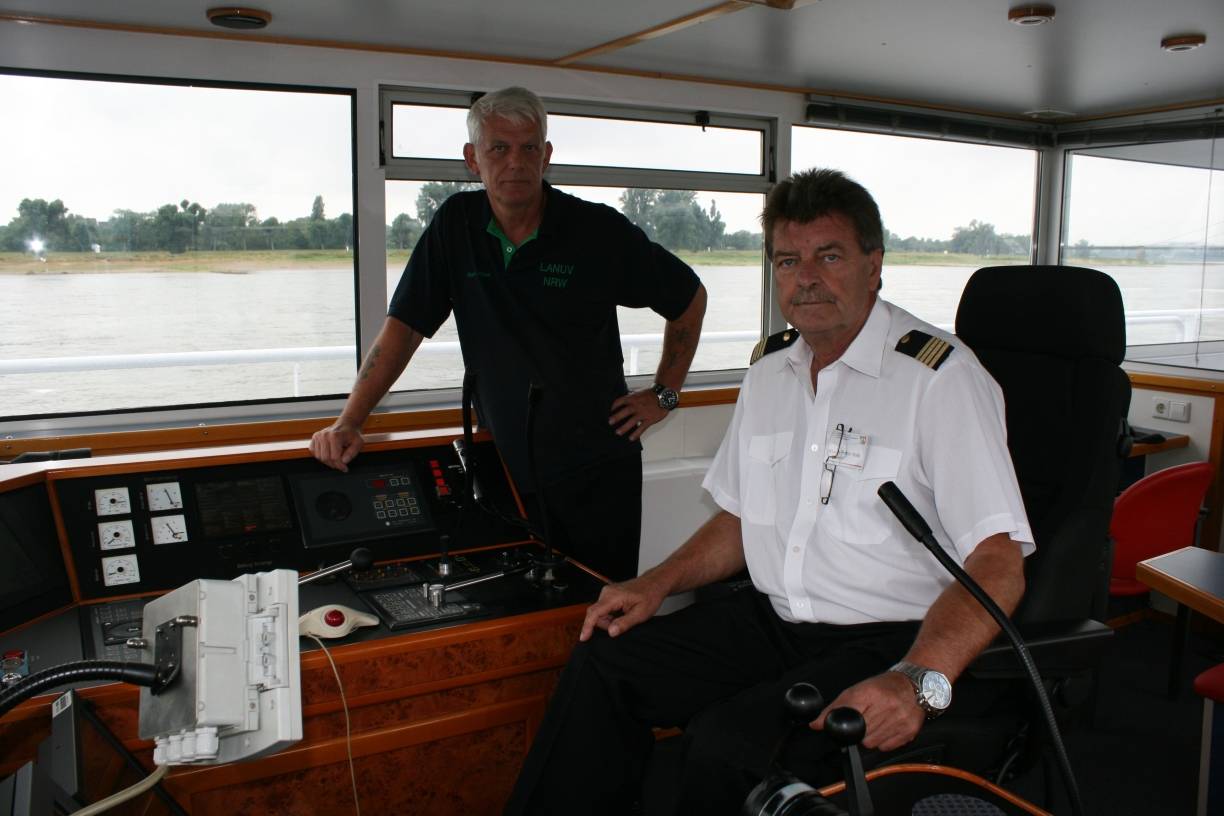  Bernd Maier (li.) und Schiffsführer Klaus-Peter Volk sind rund 220 Tage im Jahr auf dem Rhein unterwegs. Die beiden Männer sind seit über 30 Jahren auf der „Max Prüss“ im Dienst.  