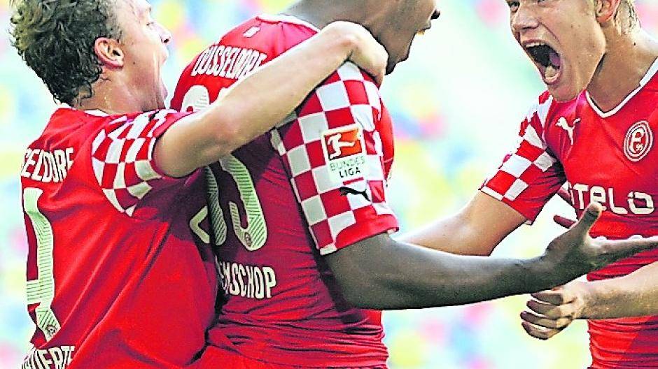  Julian Schauerte (l.) will gegen Aue wieder so oft wie möglich mit seinen Teamkollegen jubeln. 