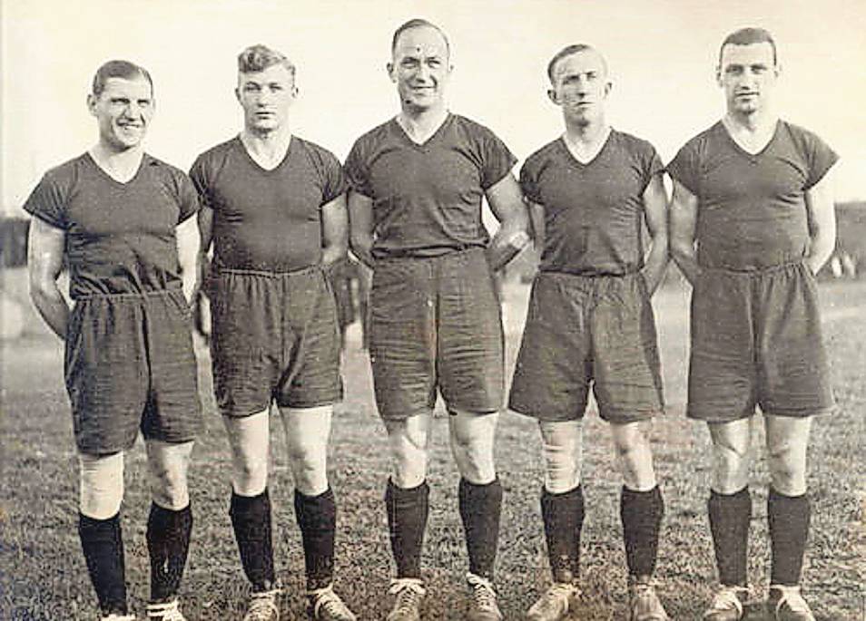  Das Gruppen-Foto zeigt (v.l.) Ernst Albrecht, Willi Wigold, Georg „Schorsch“ Hochgesang, Felix ZIwolanowski und Stanislaus „Tau“ Kobierski. 