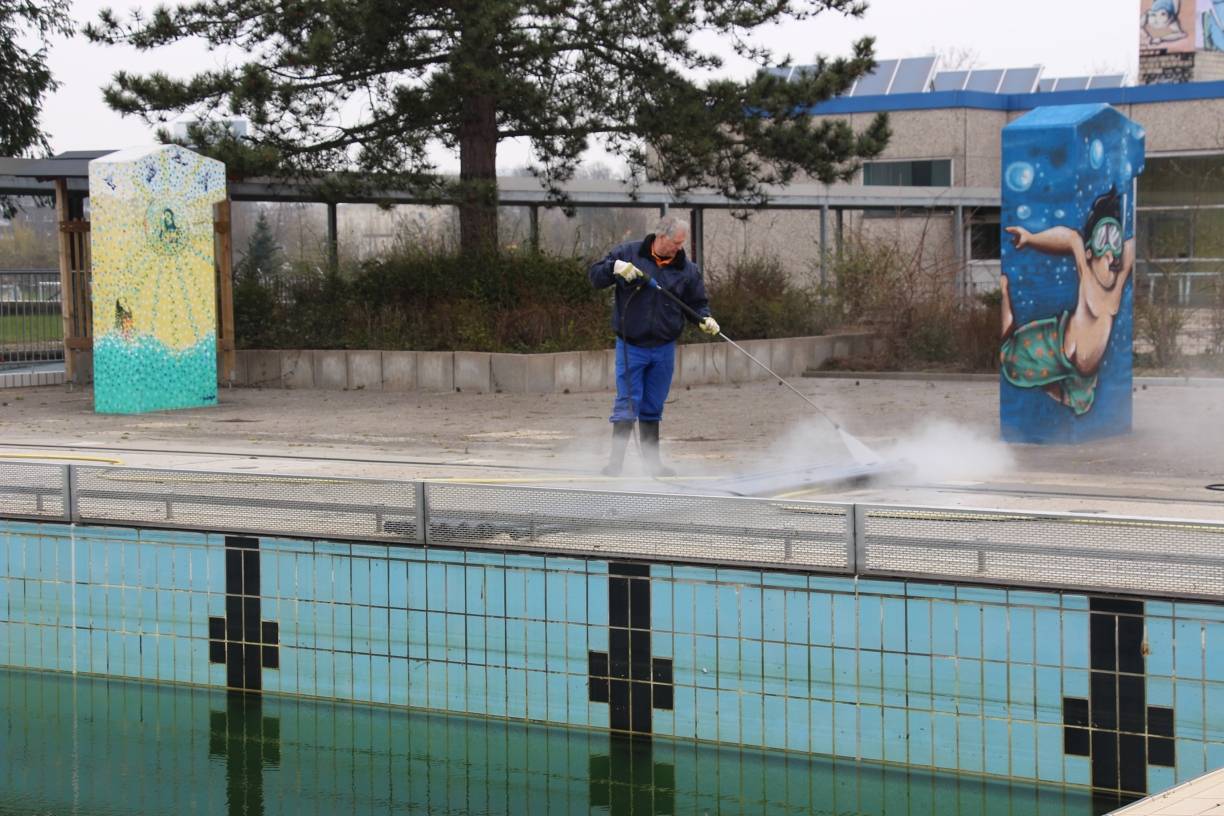 Großreinemachen in Flingern: Freibad-Spaß ab 1. Mai? Bäder-Chef meldet "betriebsbereit"
