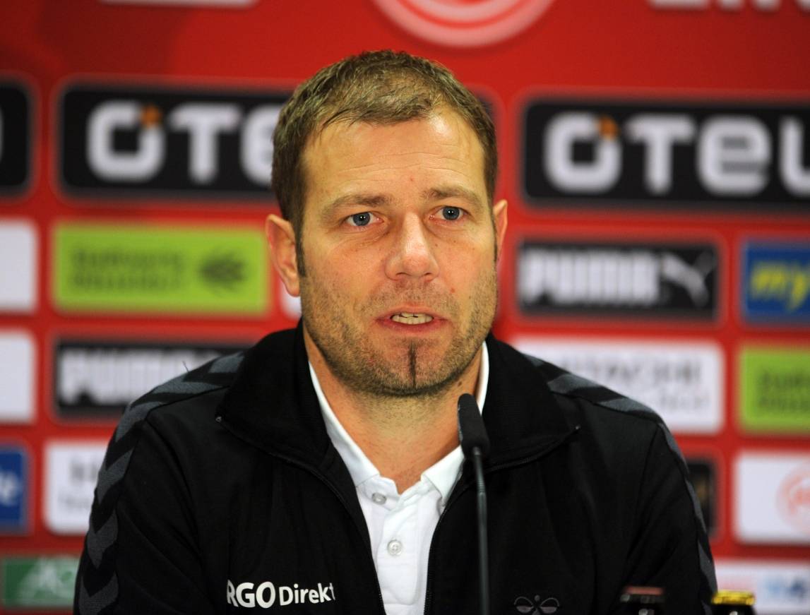  Fortunas künftiger Coach Frank Kramer, hier noch als Trainer der Spvgg Fürth beim Punktspiel der Franken im November 2014 in Düsseldorf. 
