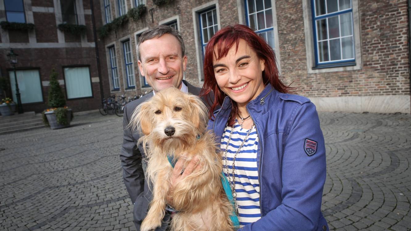  Oberbürgermeister Thomas Geisel mit Vox-Moderatorin Diana Eichhorn und Klein Maggie. 
