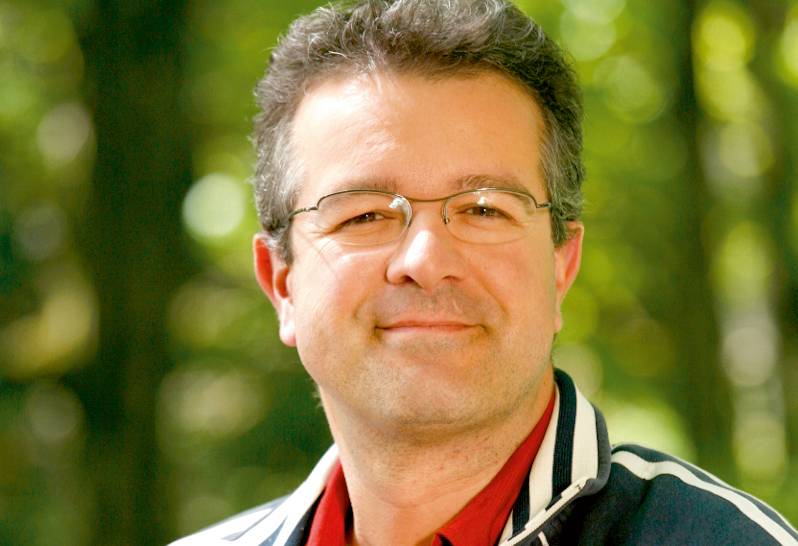  Wenn er nicht wandert, dann liest er vor, was er darüber geschrieben hat: Manuel Andrack. 