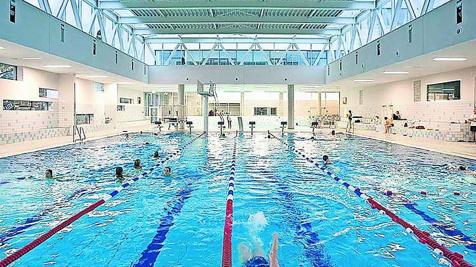  Düsseldorf braucht dringend neue Schwimmbäder. 