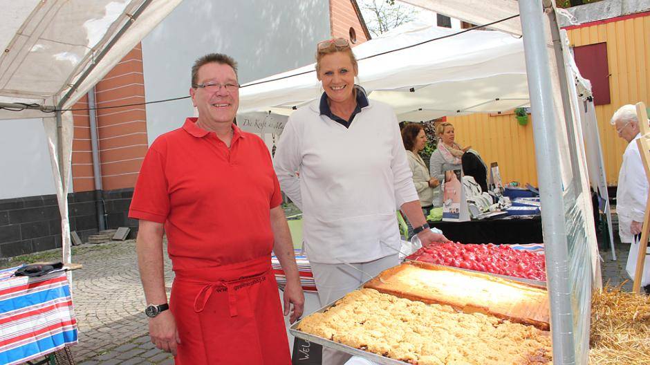 Martina Görsmeyer und Rolf Pipping vom Gut Grütersaap sorgen für leckeres...