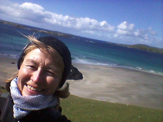  Autorin Yvonne Hofer ist seit über zehn Jahren regelmäßig an der irischen Westküste unterwegs. Bevorzugte Regionen: Clare, Galway und Mayo. Inishbofin ist unter den Inseln ihr Favorit.  