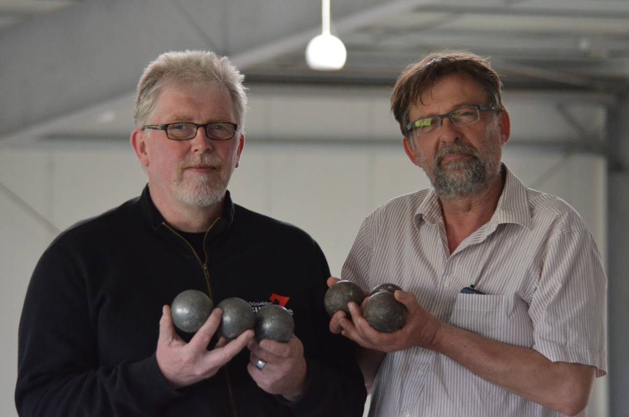  Sie lieben das Spiel mit den Kugeln: Heinz Jaeger (l.) und Bernhard Lemm-Rödel von Düsseldorf sur place. 