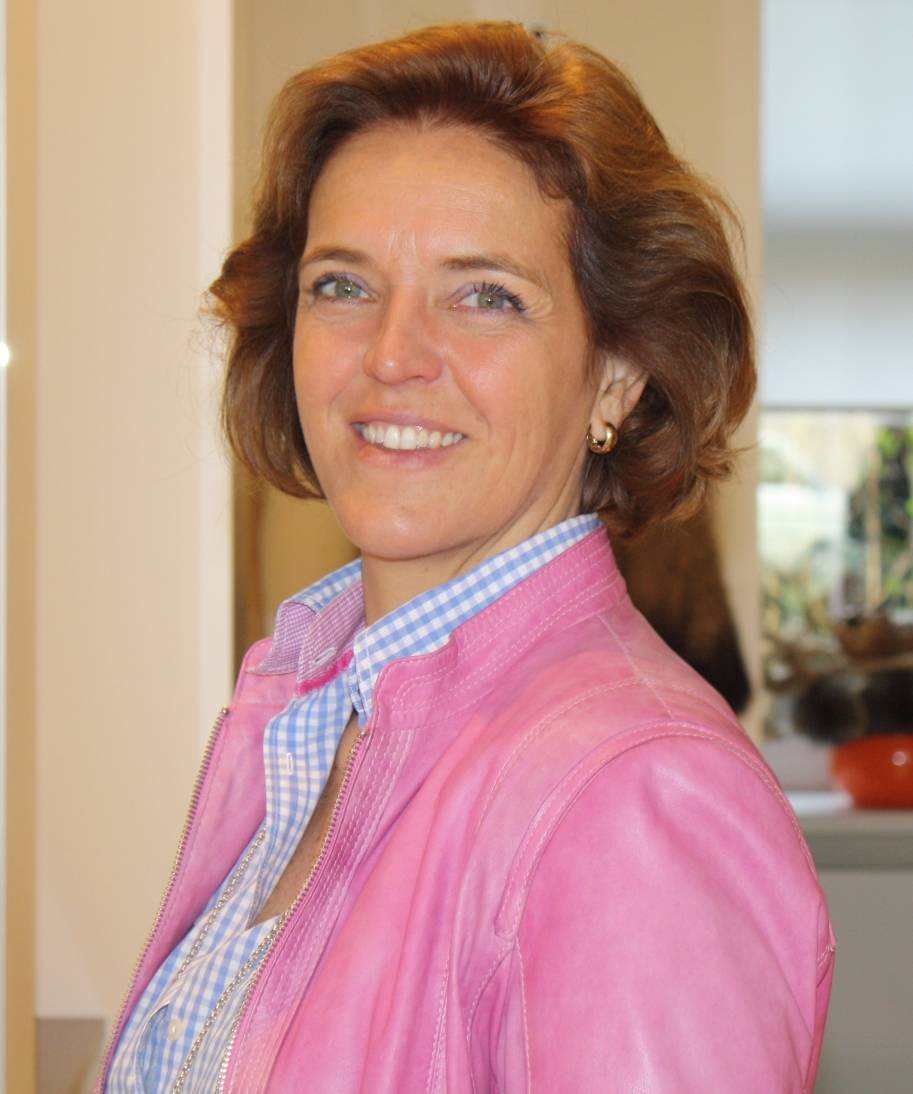  Anja Halfmann ist die neue 2. Vorsitzende der Interessengemeinschaft „Wir in Oberkassel“. Sie und ihr Mann haben das älteste inhabergeführte Geschäft an der Luegallee. 