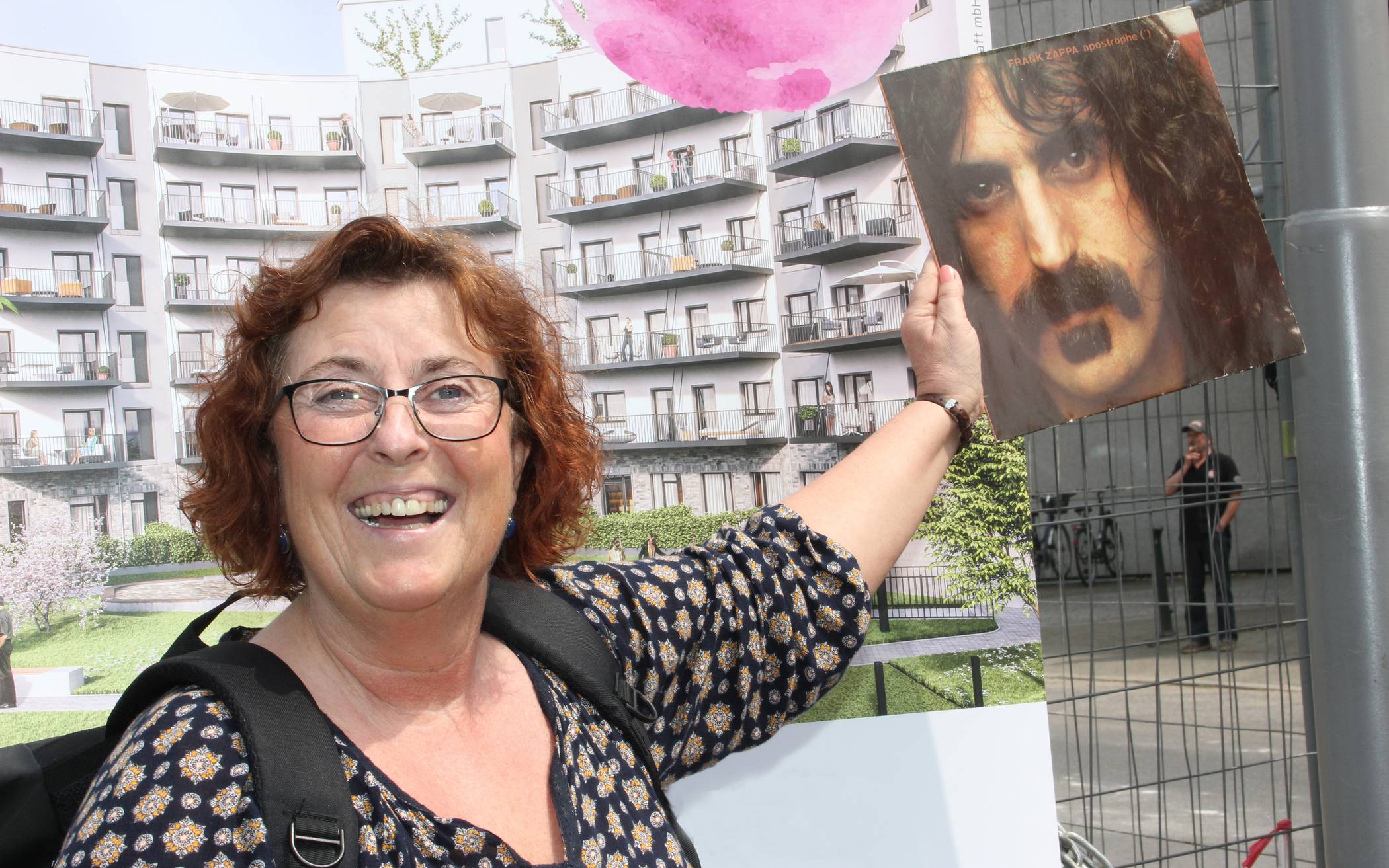  Fans feiern die Frank-Zappa-Straße. 