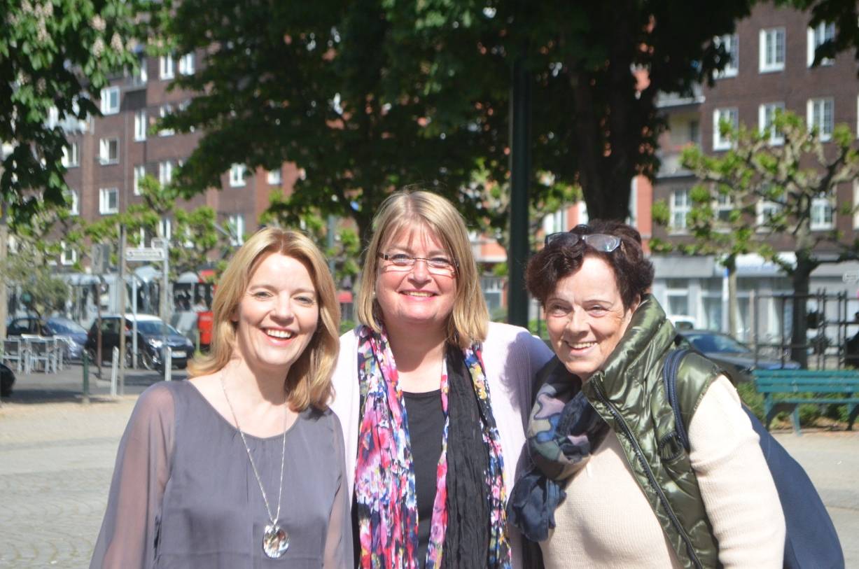  Sie laden zum Seniorentag ein (v. l.): Bezirksverwalterin Iris Bürger, Bettina Orthey (zentrum plus) und Gisela Theuringer (Seniorenrat). 