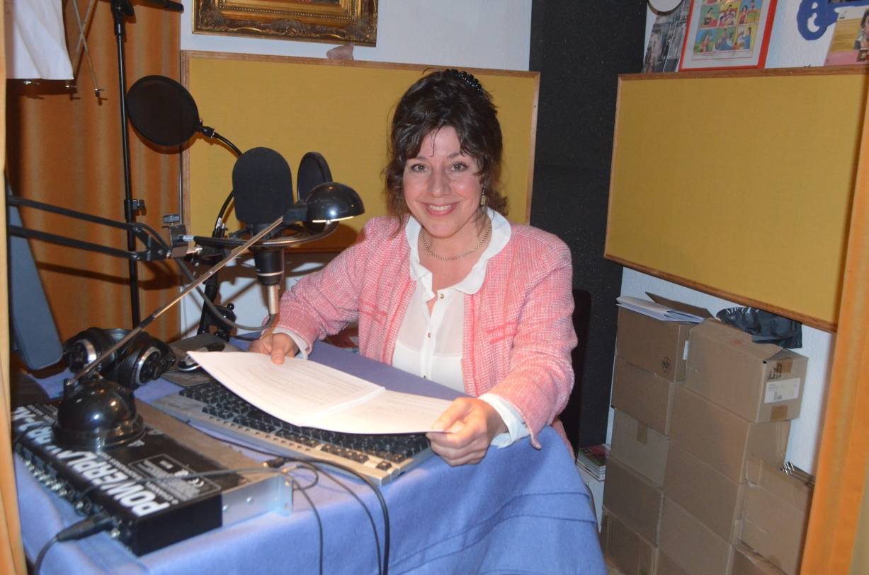  In ihrem eigenen Aufnahmestudio spricht Mirjam Wiesemann ihre Hörbücher ein. 