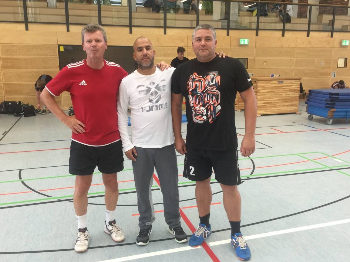  Unterstützung für Khalid Khan (Mitte): Heino Kirchhoff (l.) und Sven Ludorf. 