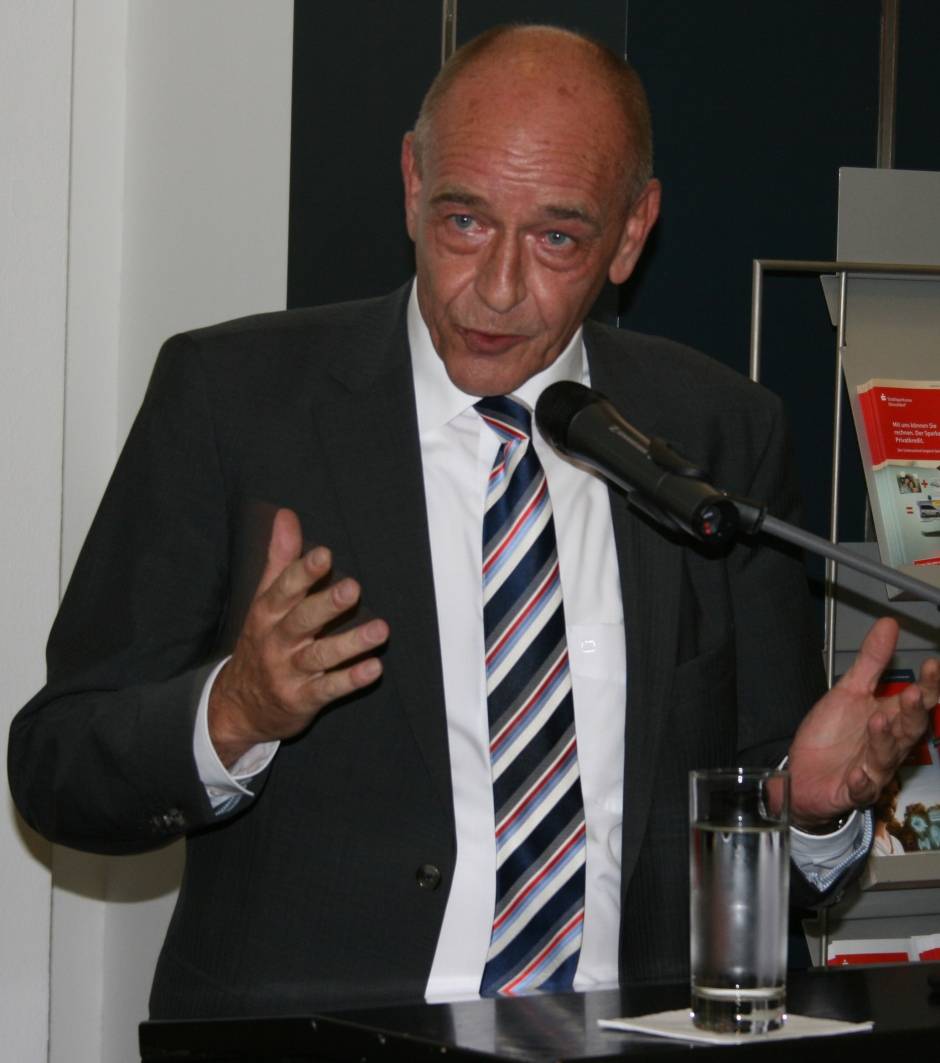  Bezirksbürgermeister Rolf Tups sorgte in seiner launigen Ansprache für ein wenig linksrheinischen Geschichtsunterricht. 